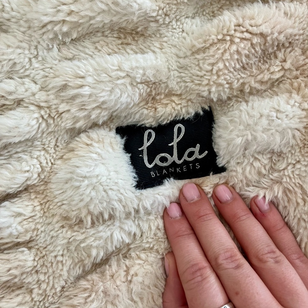 Lola Blankets Cream Plush Blanket